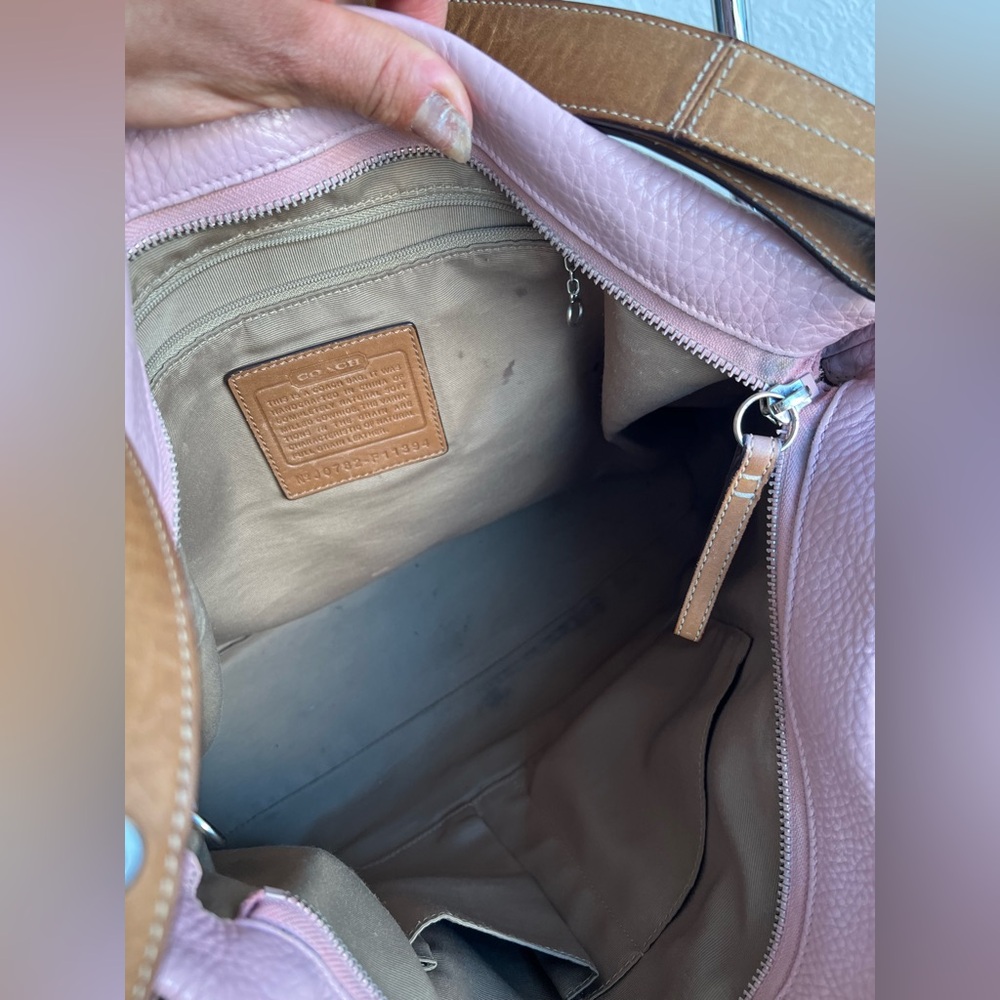 Coach Large pebbled leather Hobo bag in soft pink. - Picture 7 of 17